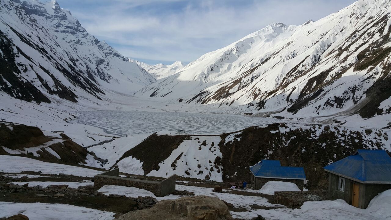 lake-of-Fairies-Saif-ul-Malook-water-naran-kaghan-sawat-vellay-mountains-snow-imagedonkey-scaled