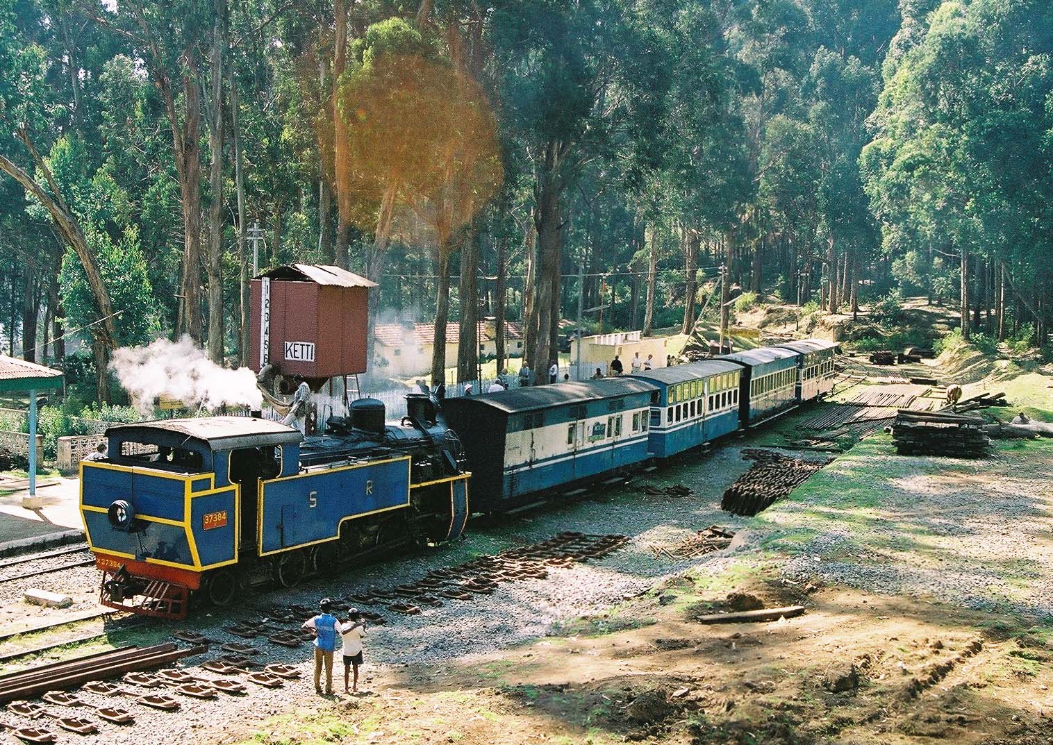 train_at_Ketti Indian train of nilgiri westren ghats